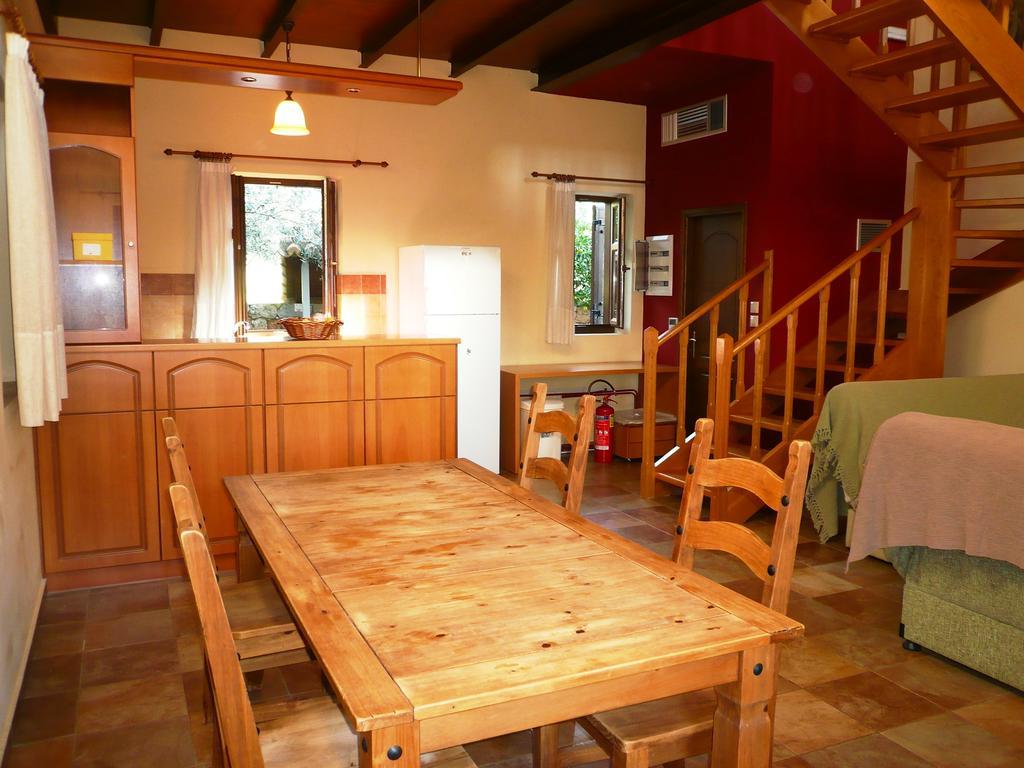 קרדמילי Maison Viros חדר תמונה
